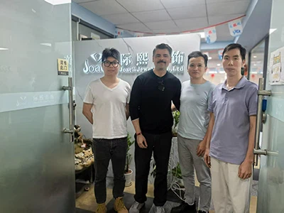 เยี่ยมชมลูกค้าของสหรัฐอาหรับเอมิเรตส์: สำรวจความเป็นไปได้ด้านจิวเวลรี่ด้วยกัน