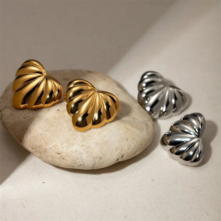 Puffs Heart Earring