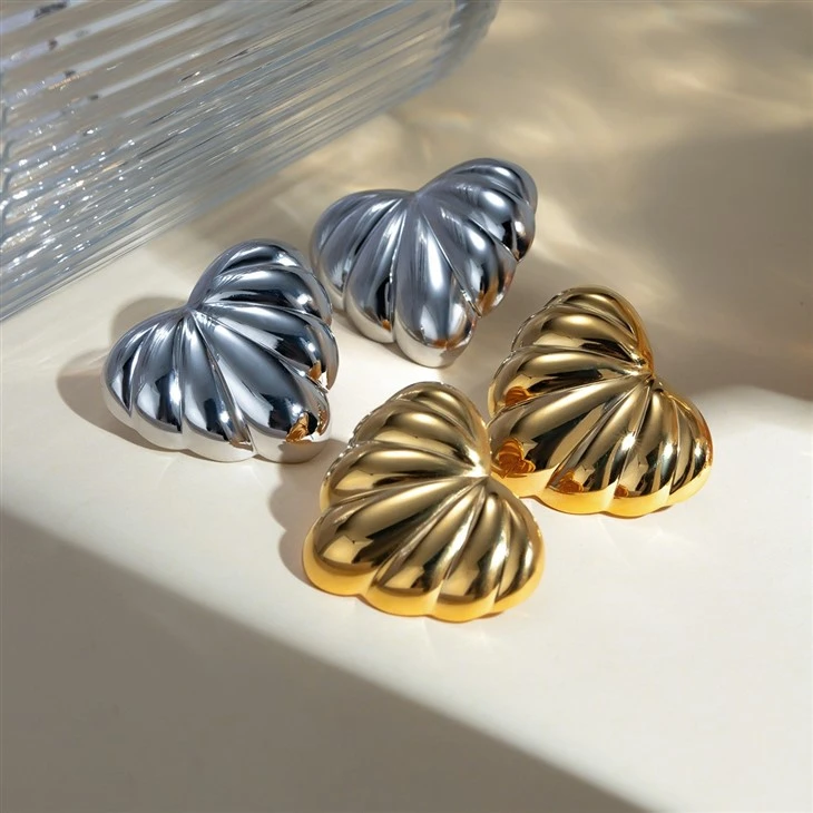 Puffs Heart Earring