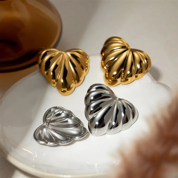 Puffs Heart Earring