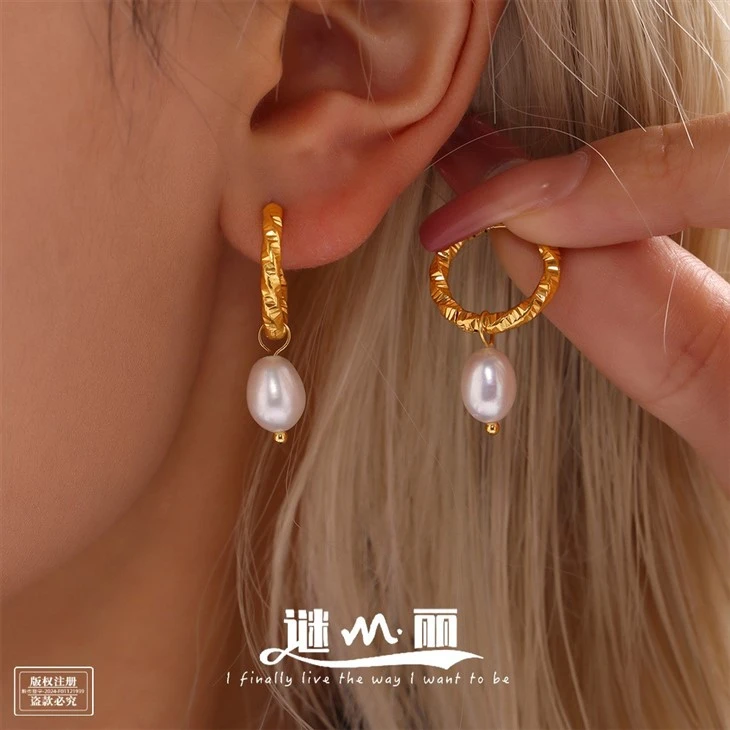Twisted Hoop Pearl Drop
